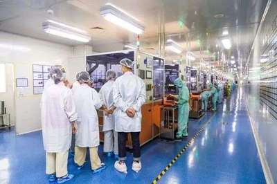 業績向好，股價卻下跌，新消費“第一股”們怎么了？